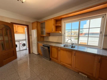 Moradia T4 para Arrendamento em Alcabideche