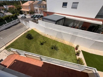 Moradia T4 para Arrendamento em Alcabideche