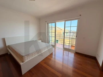 Moradia T4 para Arrendamento em Alcabideche