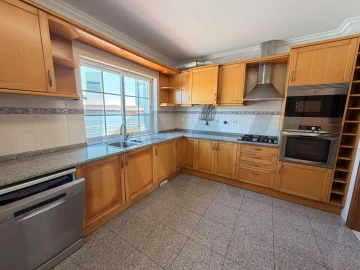 Moradia T4 para Arrendamento em Alcabideche