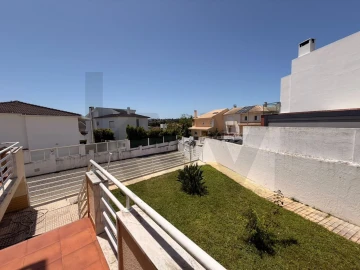 Moradia T4 para Arrendamento em Alcabideche