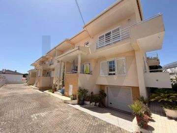 Moradia T4 para Arrendamento em Alcabideche