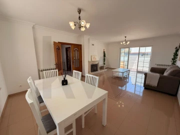 Moradia T4 para Arrendamento em Alcabideche