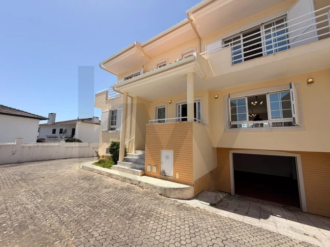 Moradia T4 para Arrendamento em Alcabideche Foto 3