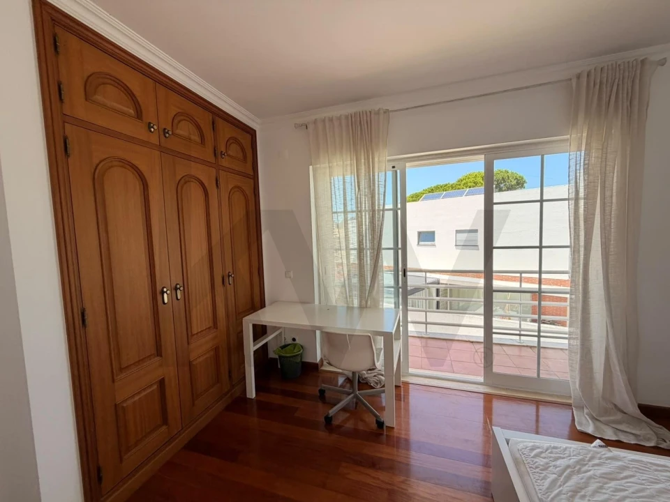 Moradia T4 para Arrendamento em Alcabideche Foto 33