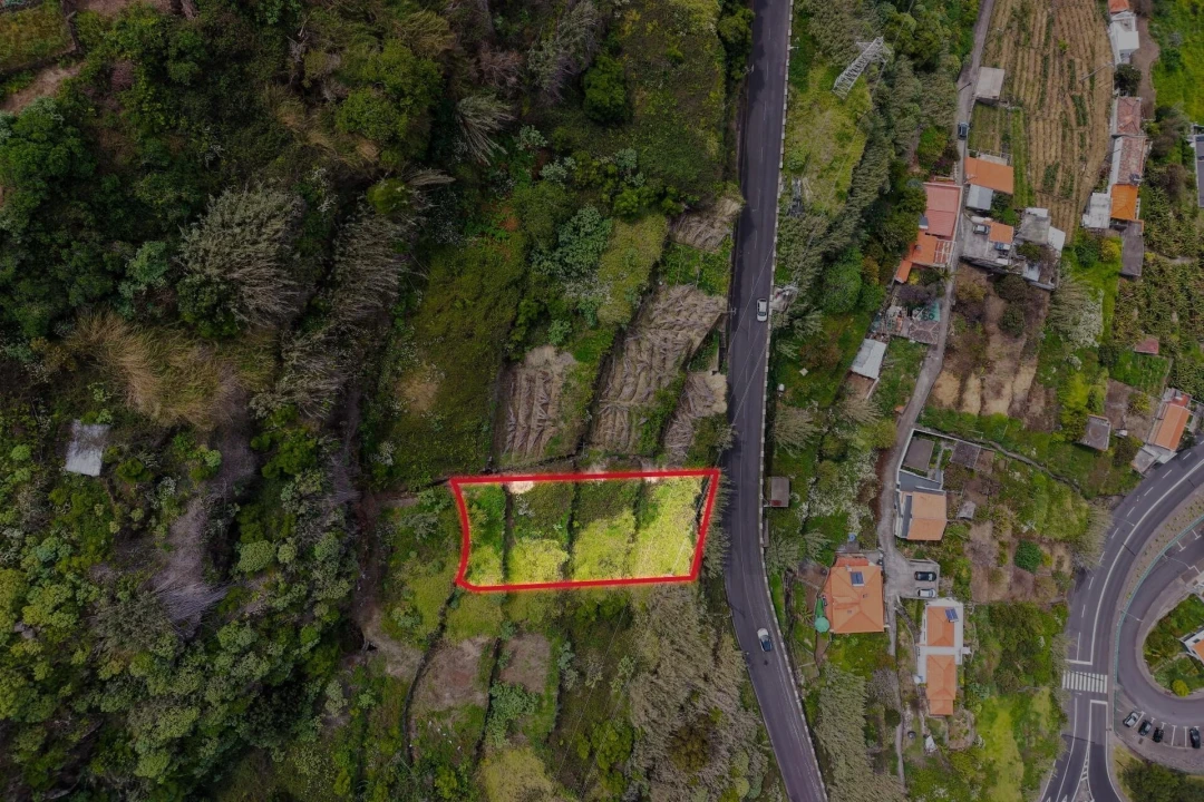 Terreno para Venda em Arco da Calheta Foto 1
