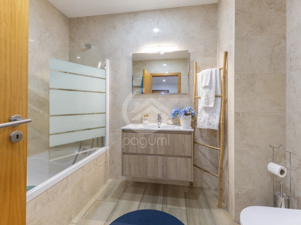 Apartamento T2 para Venda em Guilhufe e Urrô Foto 23