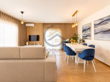 Apartamento T2 para Venda em Guilhufe e Urrô