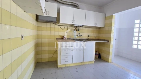 Apartamento T2 para Venda em Carnaxide e Queijas