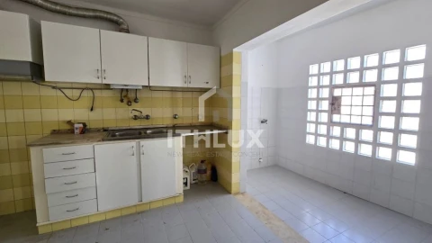 Apartamento T2 para Venda em Carnaxide e Queijas