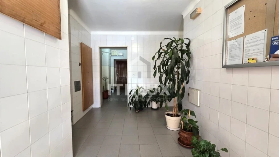 Apartamento T2 para Venda em Carnaxide e Queijas Foto 18