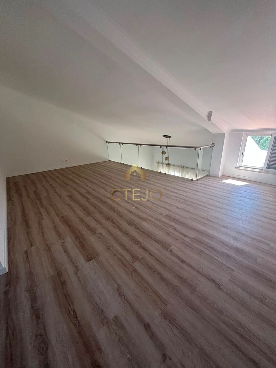 Moradia T6 para Venda em Alcabideche Foto 18