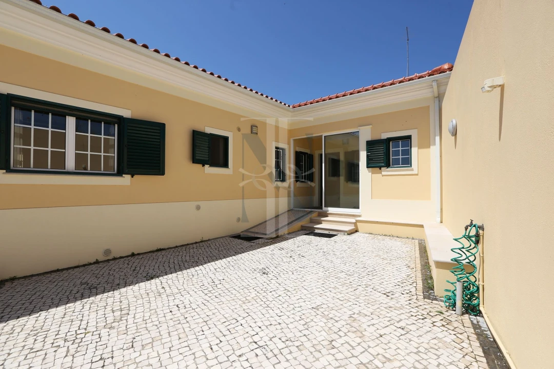Moradia T4 para Venda em Valado dos Frades Foto 32