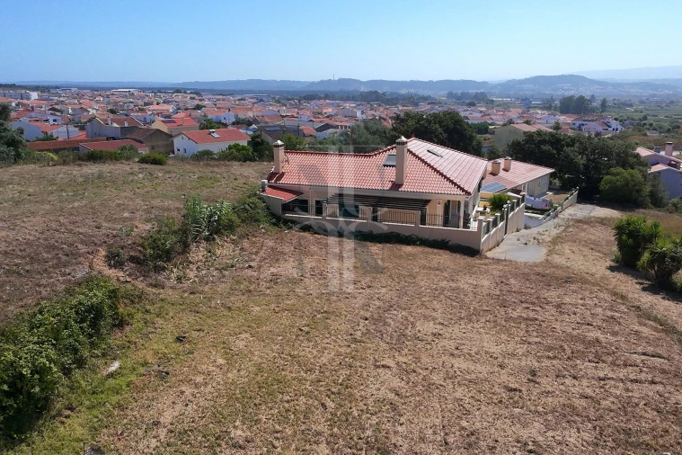 Moradia T4 para Venda em Valado dos Frades Foto 35