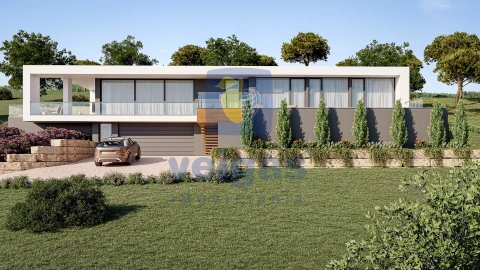 Moradia T3 para Venda em Salir de Matos