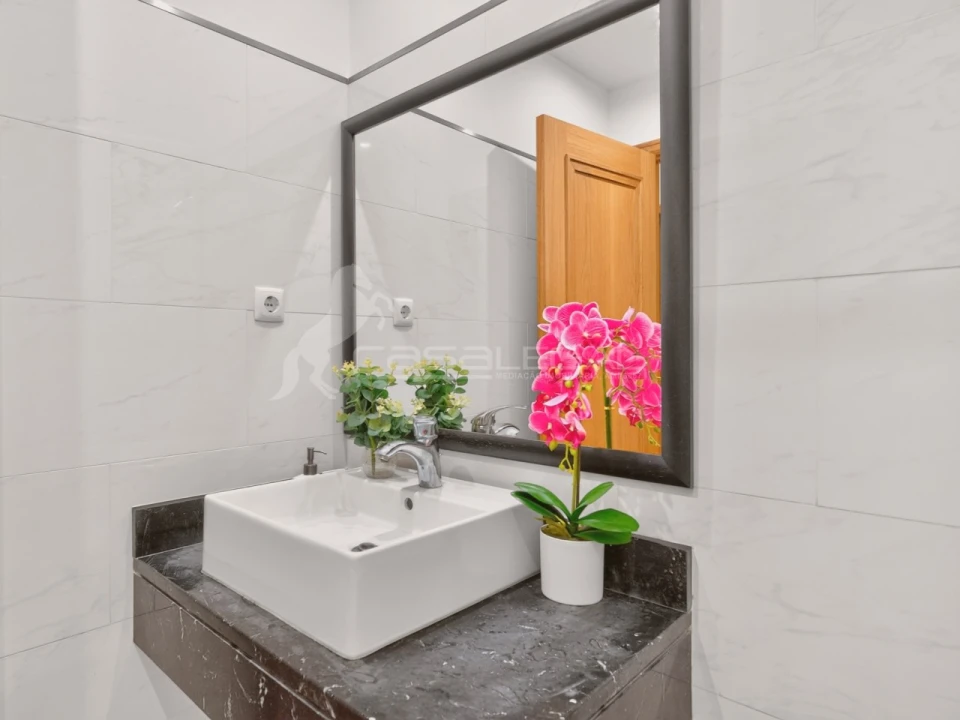 Apartamento T2 para Venda em Santo Antonio Foto 18