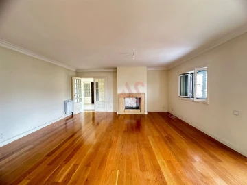 Moradia T3 para Arrendamento em Caldas de Vizela (São Miguel e São João)