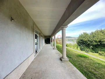 Moradia T3 para Arrendamento em Caldas de Vizela (São Miguel e São João)