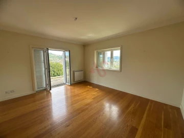 Moradia T3 para Arrendamento em Caldas de Vizela (São Miguel e São João)