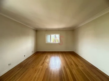 Moradia T3 para Arrendamento em Caldas de Vizela (São Miguel e São João)