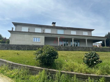 Moradia T3 para Arrendamento em Caldas de Vizela (São Miguel e São João)