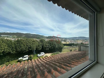 Moradia T3 para Arrendamento em Caldas de Vizela (São Miguel e São João)