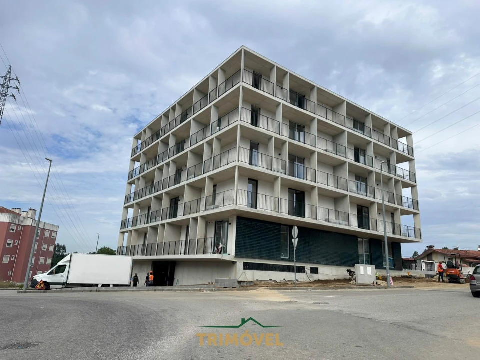 Apartamento T0 para Venda em O. Azeméis, Riba-Ul, Ul, Macinhata Seixa, Madail Foto 1