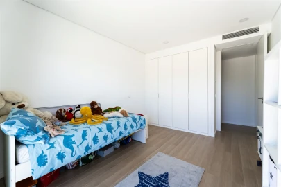 Apartamento T3 para Venda em Sobrado e Bairros