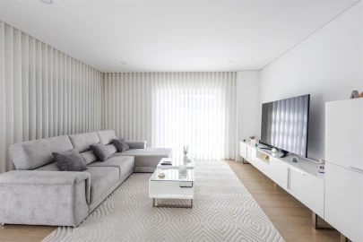 Apartamento T3 para Venda em Sobrado e Bairros