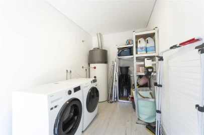 Apartamento T3 para Venda em Sobrado e Bairros