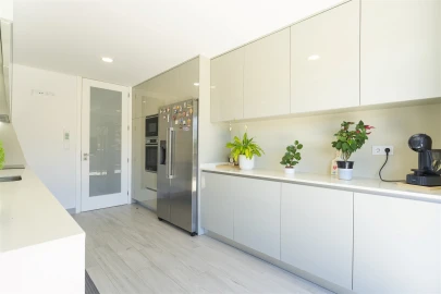 Apartamento T3 para Venda em Sobrado e Bairros