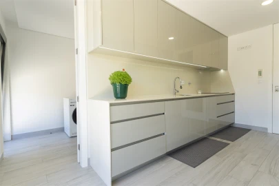 Apartamento T3 para Venda em Sobrado e Bairros