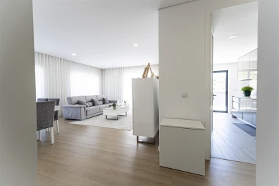 Apartamento T3 para Venda em Sobrado e Bairros
