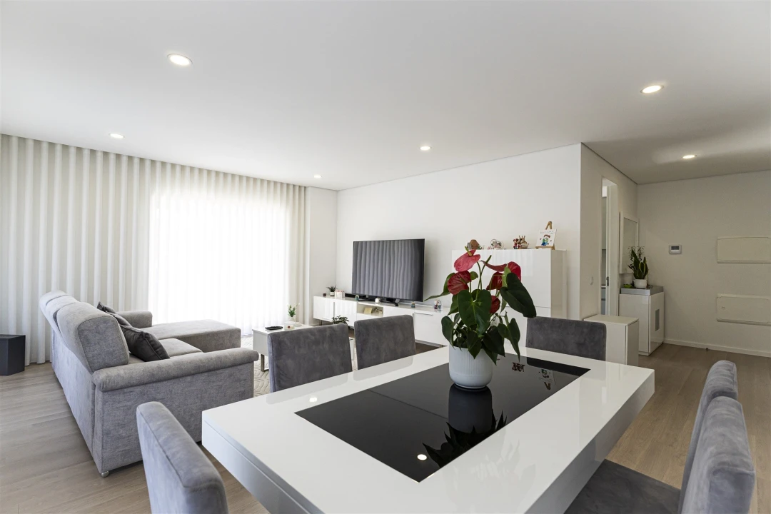 Apartamento T3 para Venda em Sobrado e Bairros Foto 28