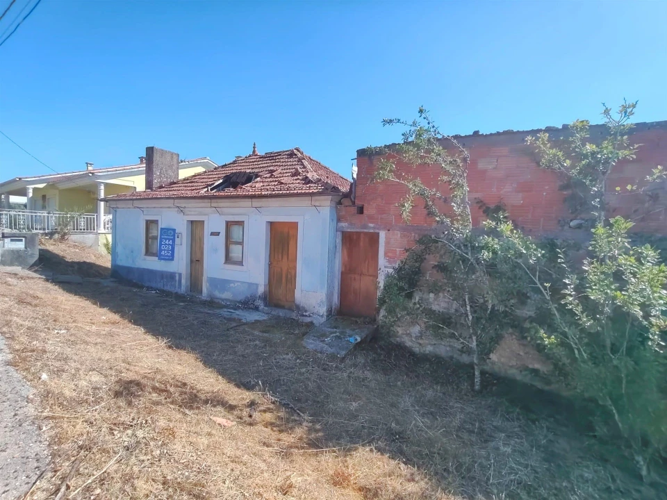 Moradia T2 para Venda em Colmeias e Memória Foto 3