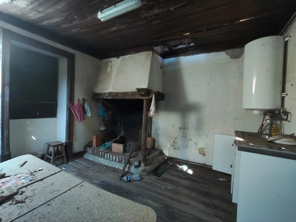 Moradia T2 para Venda em Colmeias e Memória Foto 17