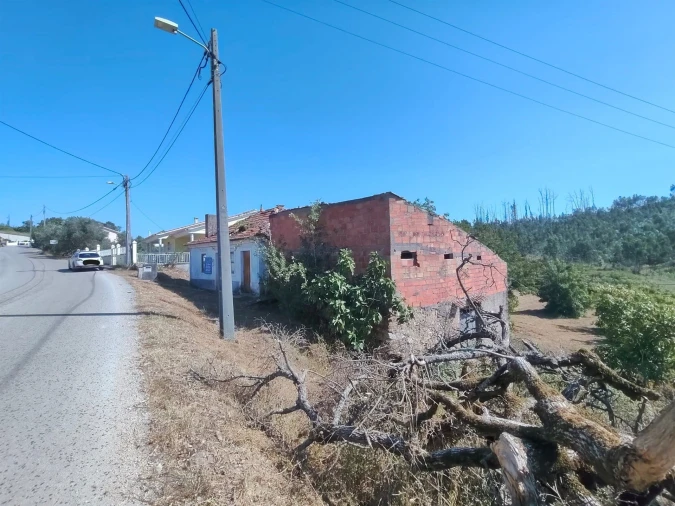Moradia T2 para Venda em Colmeias e Memória Foto 2
