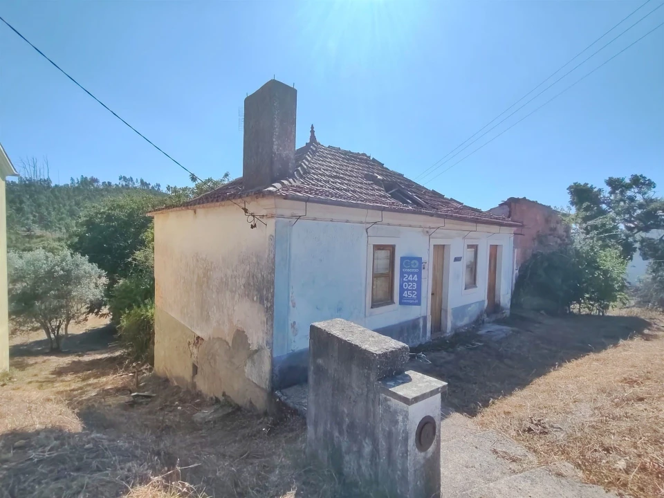 Moradia T2 para Venda em Colmeias e Memória Foto 1