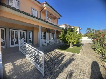 Moradia T5 para Venda em Nespereira