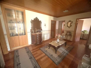Moradia T5 para Venda em Nespereira