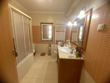 Moradia T5 para Venda em Nespereira