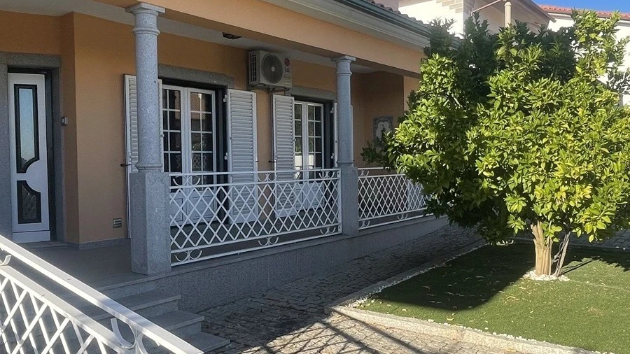 Moradia T5 para Venda em Nespereira
