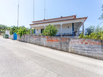 Moradia T2 para Venda em Parreira e Chouto