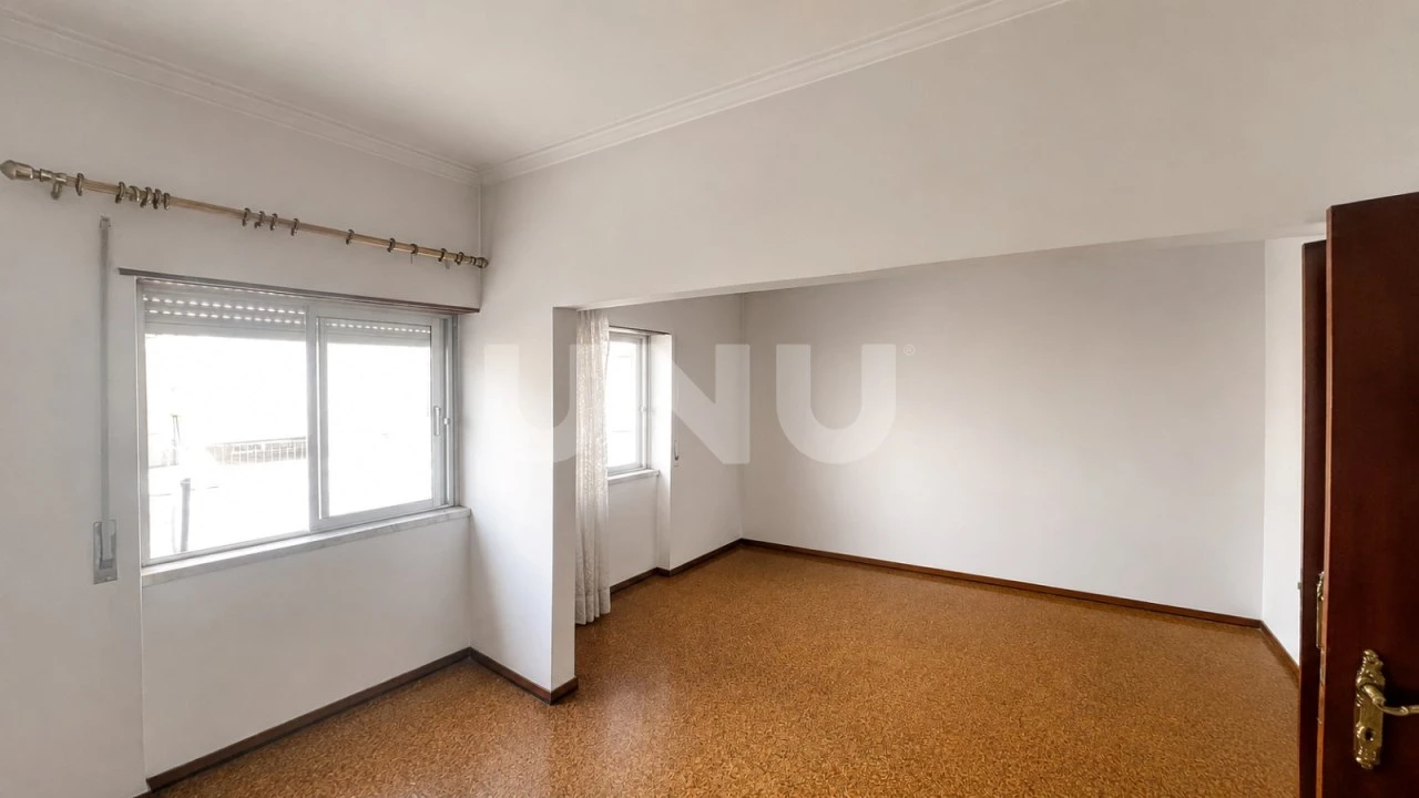 Apartamento T3 para Venda em Seixal, Arrentela e Aldeia de Paio Pires Foto 1