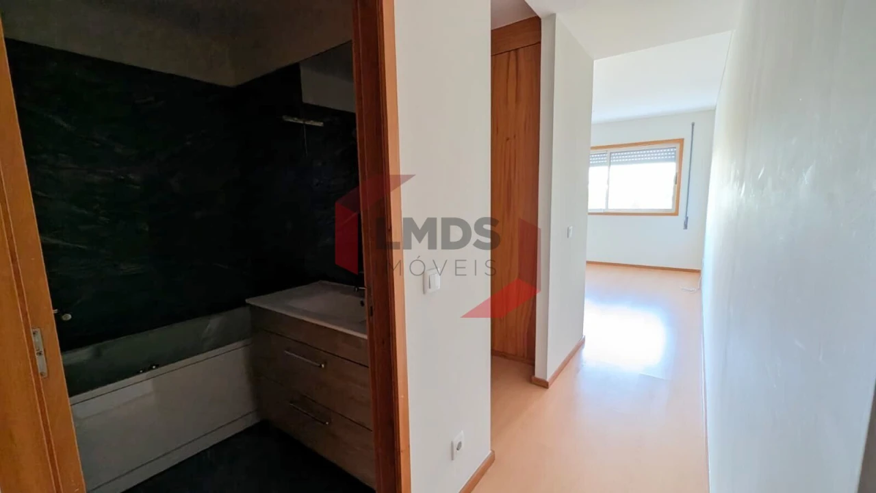 Apartamento T3 para Venda em Moreira Foto 12