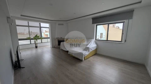 Apartamento T3 para Venda em Seixal, Arrentela e Aldeia de Paio Pires