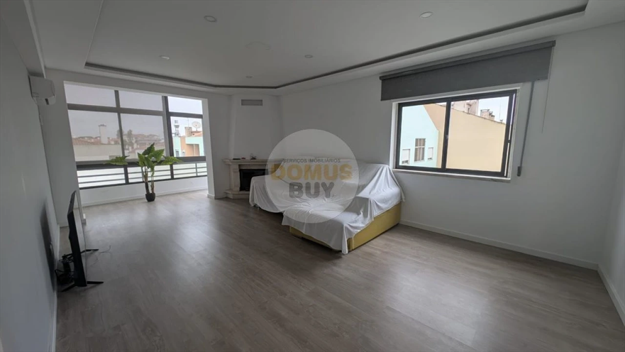 Apartamento T3 para Venda em Seixal, Arrentela e Aldeia de Paio Pires Foto 6