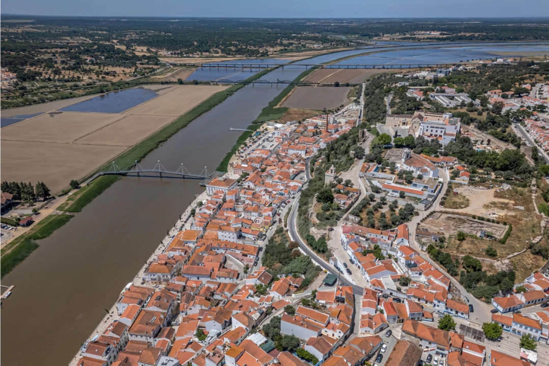 Moradia T2 para Venda em Santa Maria do Castelo e Santiago e Santa Susana Foto 24