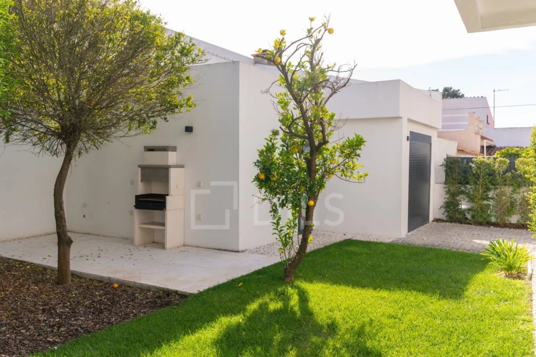 Moradia T6 para Venda em Charneca de Caparica e Sobreda Foto 48