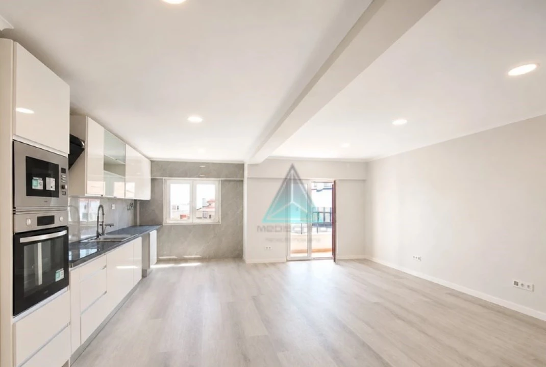 Apartamento T4 para Venda em Amora Foto 3